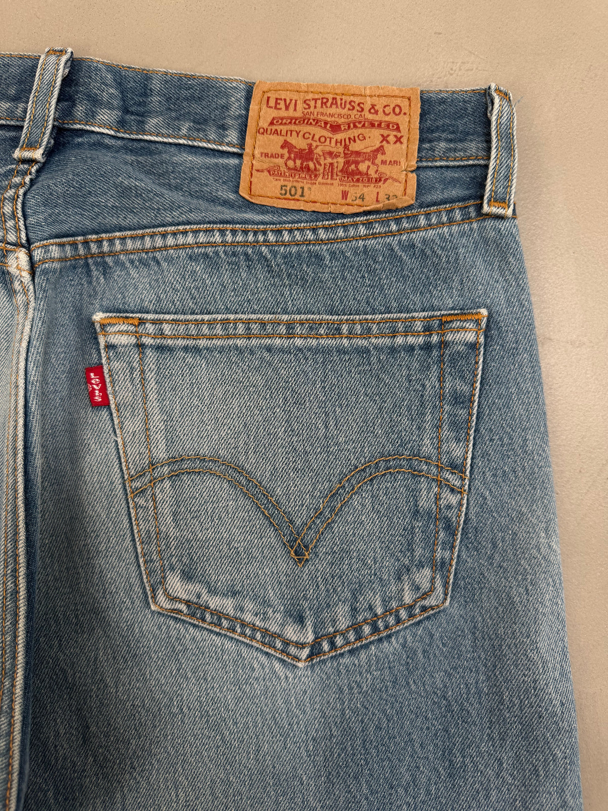 Vintage Levi's 501 Jeans Medium Wash - W32"