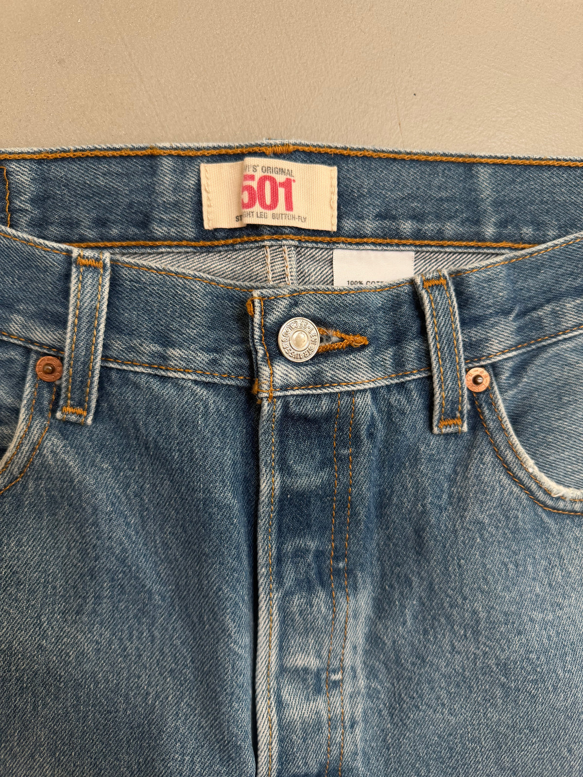 Vintage Levi's 501 Jeans Medium Wash - W32"