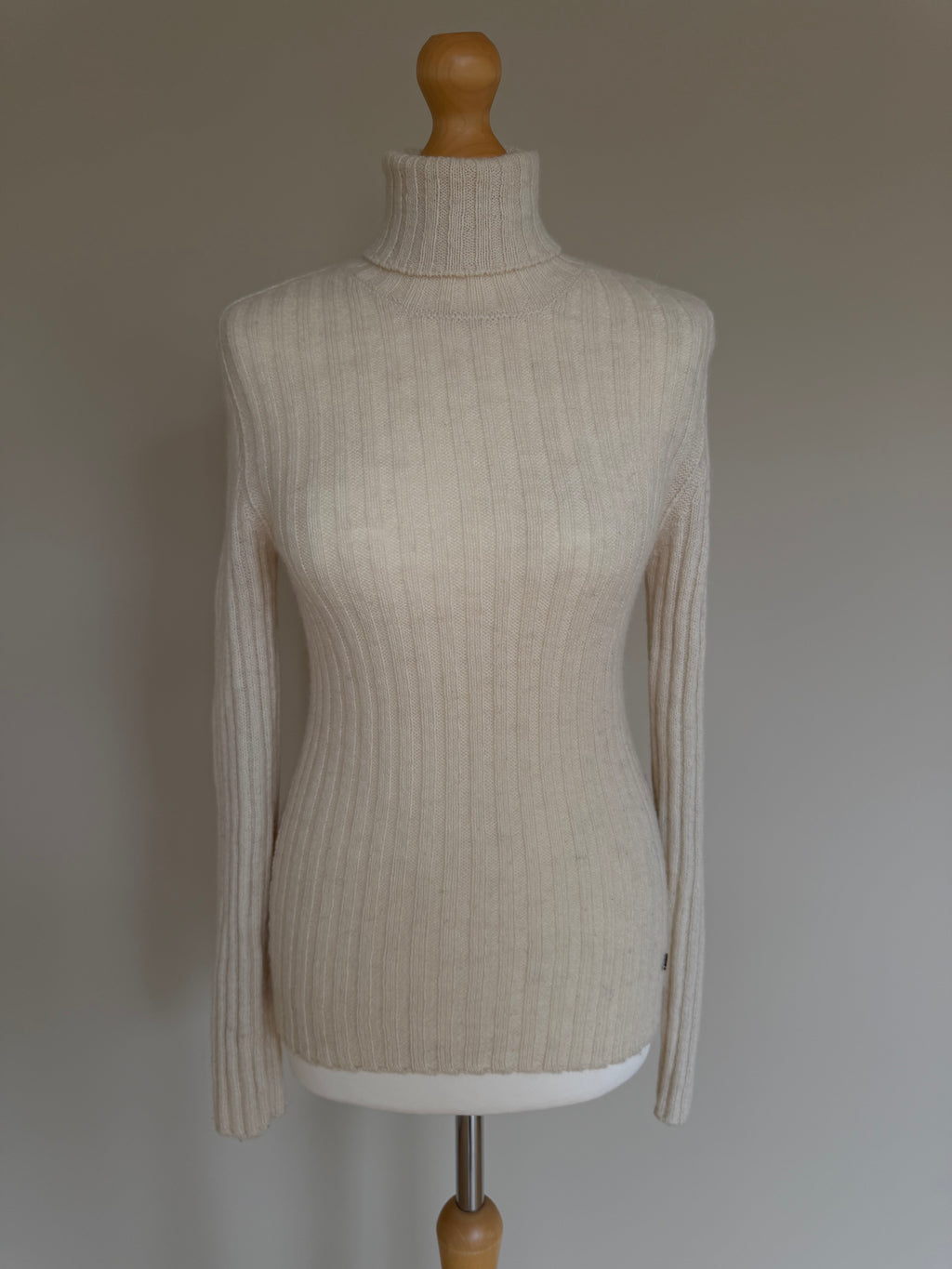 Gucci Off-White Ribbed Knit Turtleneck Jumper - M