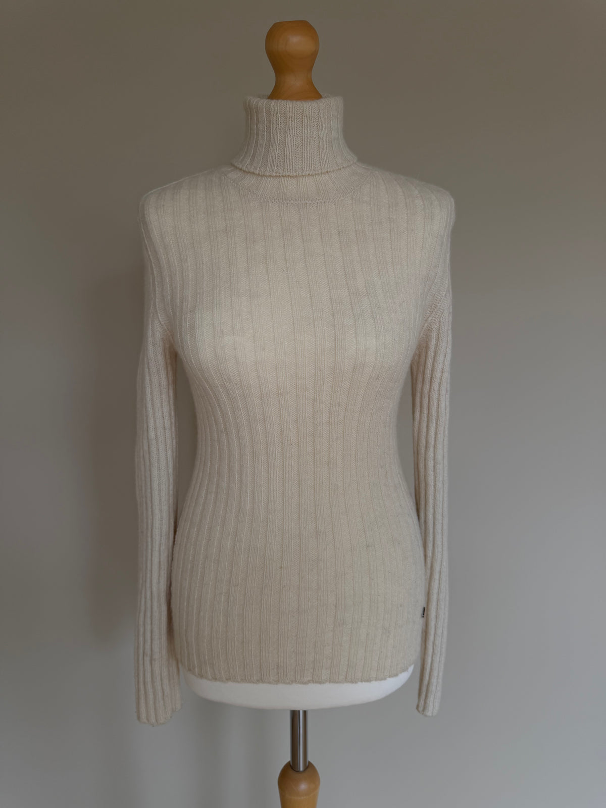 Gucci Off-White Ribbed Knit Turtleneck Jumper - M