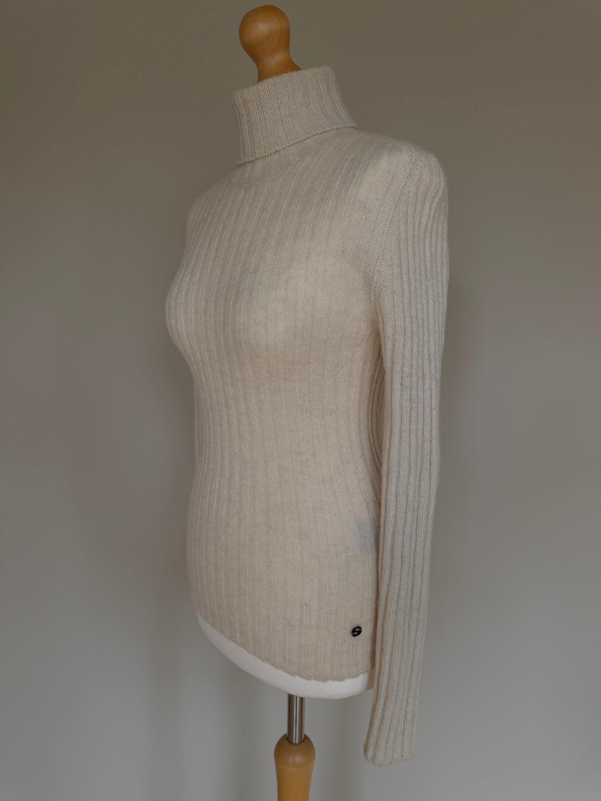 Gucci Off-White Ribbed Knit Turtleneck Jumper - M