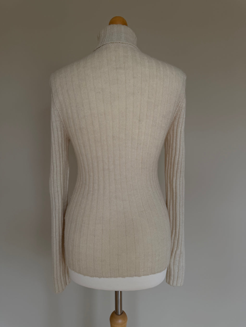 Gucci Off-White Ribbed Knit Turtleneck Jumper - M