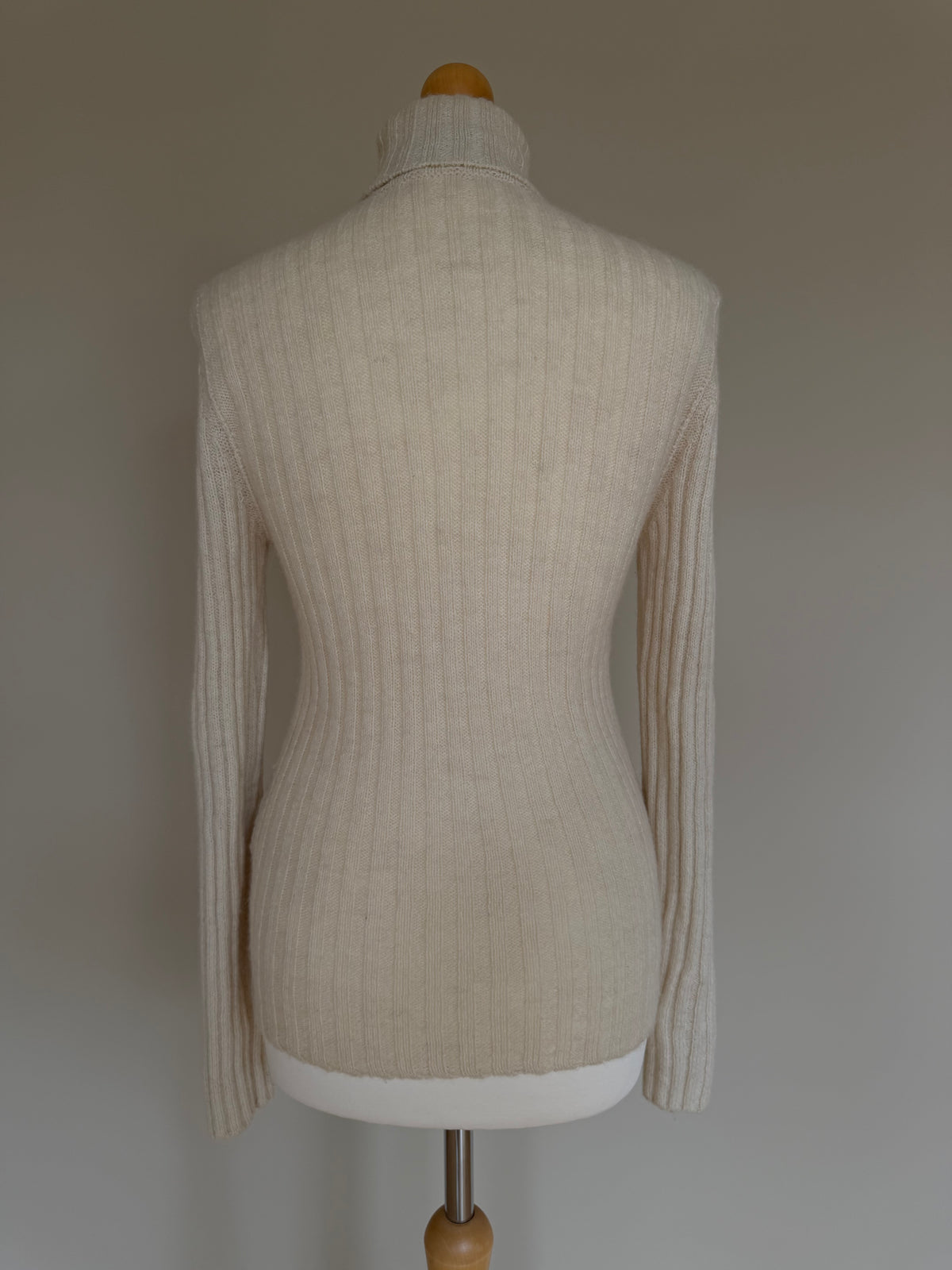 Gucci Off-White Ribbed Knit Turtleneck Jumper - M
