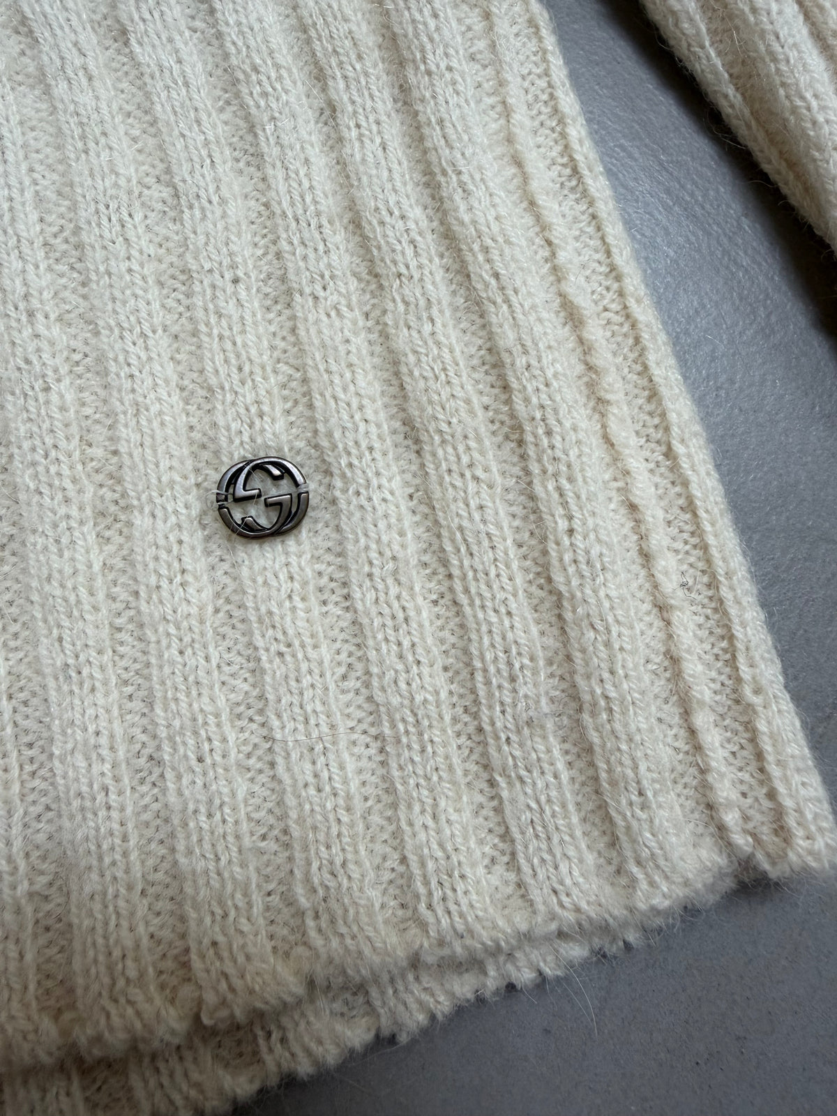 Gucci Off-White Ribbed Knit Turtleneck Jumper - M