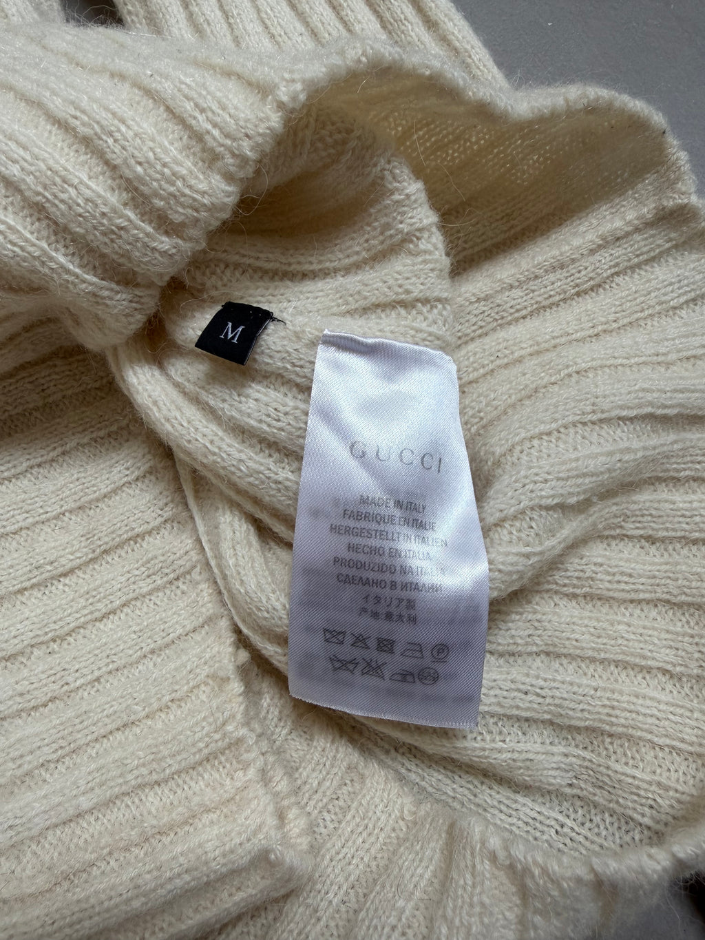 Gucci Off-White Ribbed Knit Turtleneck Jumper - M