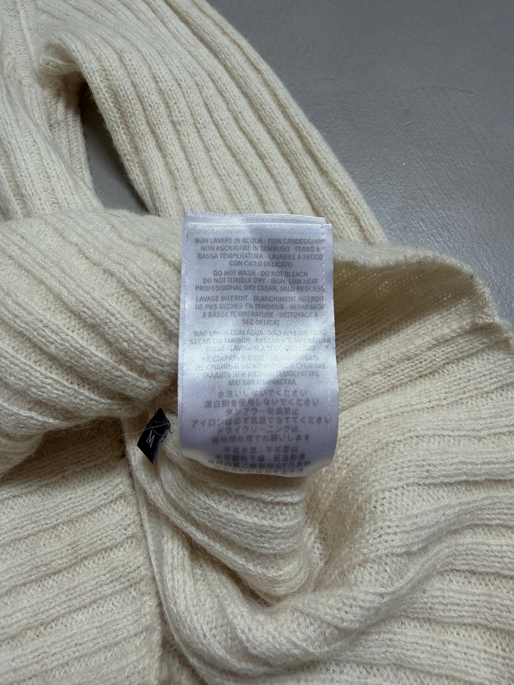 Gucci Off-White Ribbed Knit Turtleneck Jumper - M