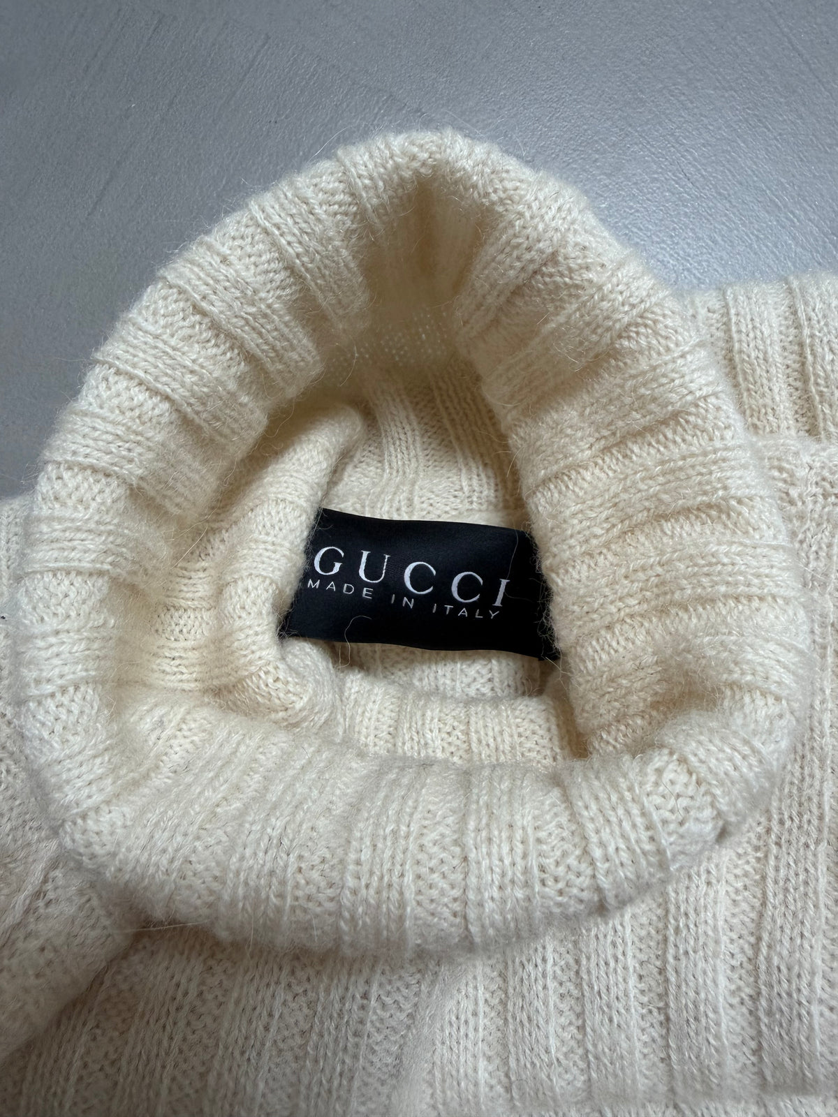 Gucci Off-White Ribbed Knit Turtleneck Jumper - M