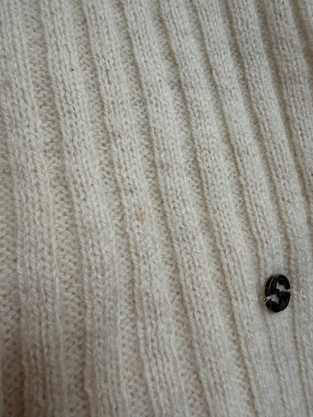 Gucci Off-White Ribbed Knit Turtleneck Jumper - M