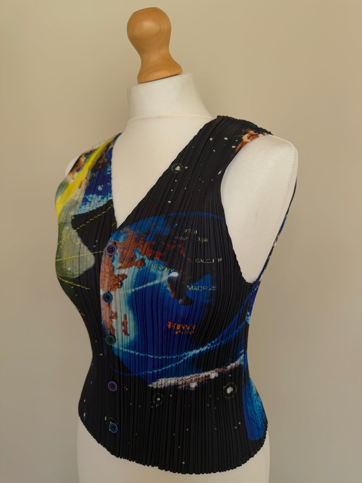 Pleats Please Issey Miyake AW02 Tadanori Yokoo 'Millennium Krishna' Pleated Vest Top - M