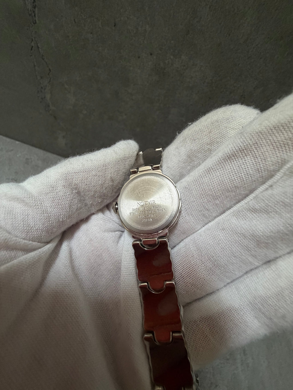 Noevir Vintage Sculpted Bracelet Ladies Watch