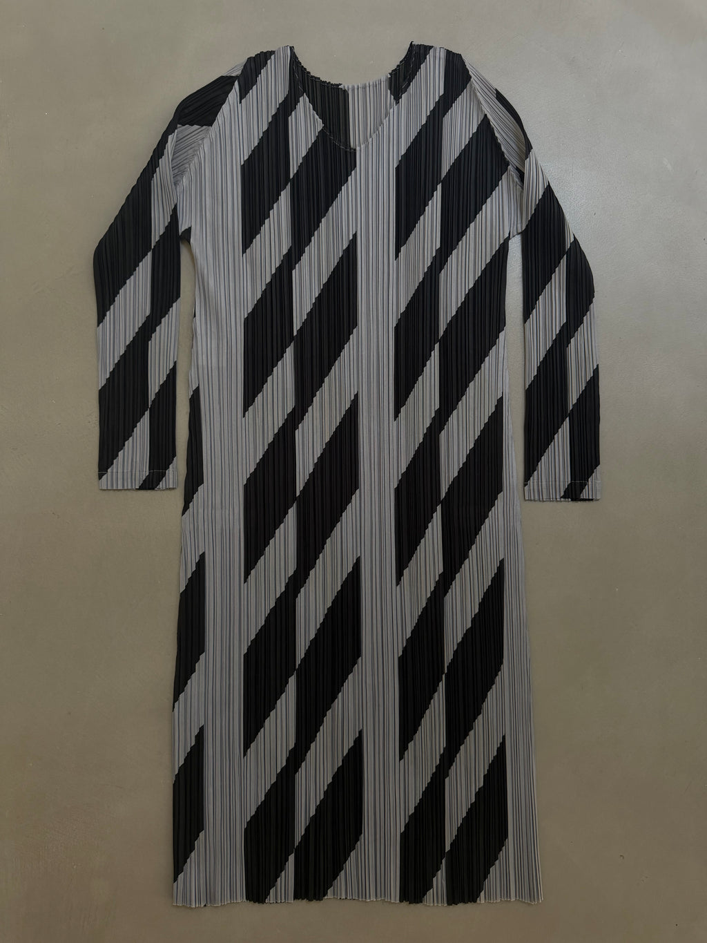 Issey Miyake Pleats Please AW19 Geometric Chevron Dress - L (4)