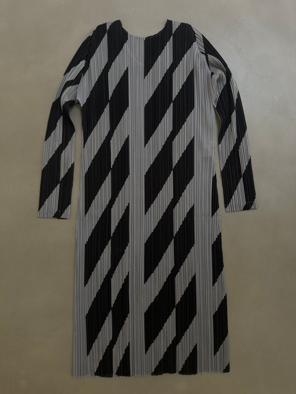 Issey Miyake Pleats Please AW19 Geometric Chevron Dress - L (4)