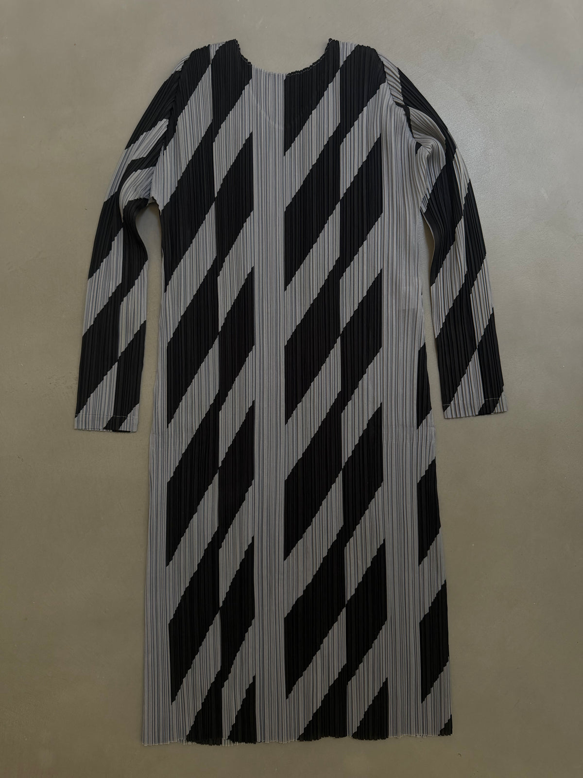 Issey Miyake Pleats Please AW19 Geometric Chevron Dress - L (4)