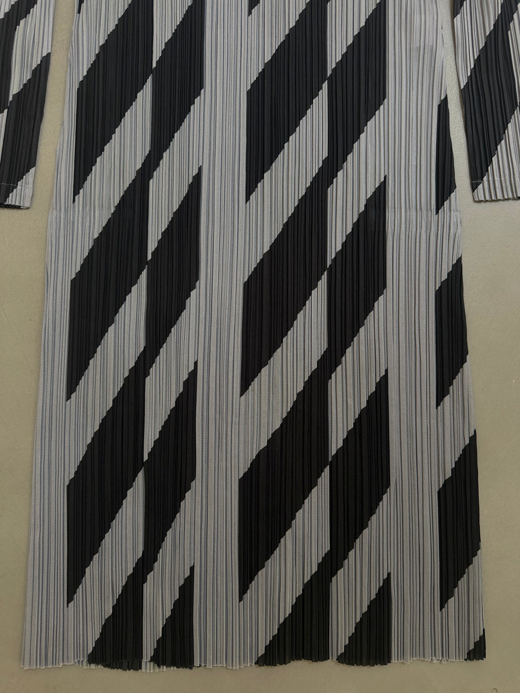 Issey Miyake Pleats Please AW19 Geometric Chevron Dress - L (4)