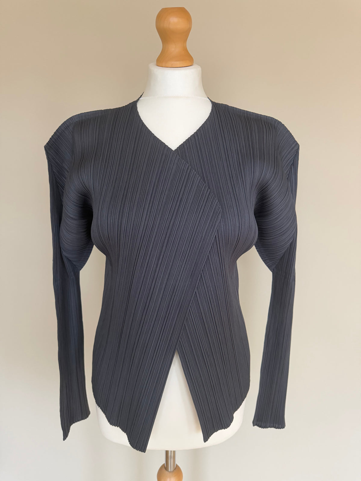 Issey Miyake Pleats Please AW10 Charcoal Grey Crossover Wrap Cardigan Jacket with Pockets - M/L (4)