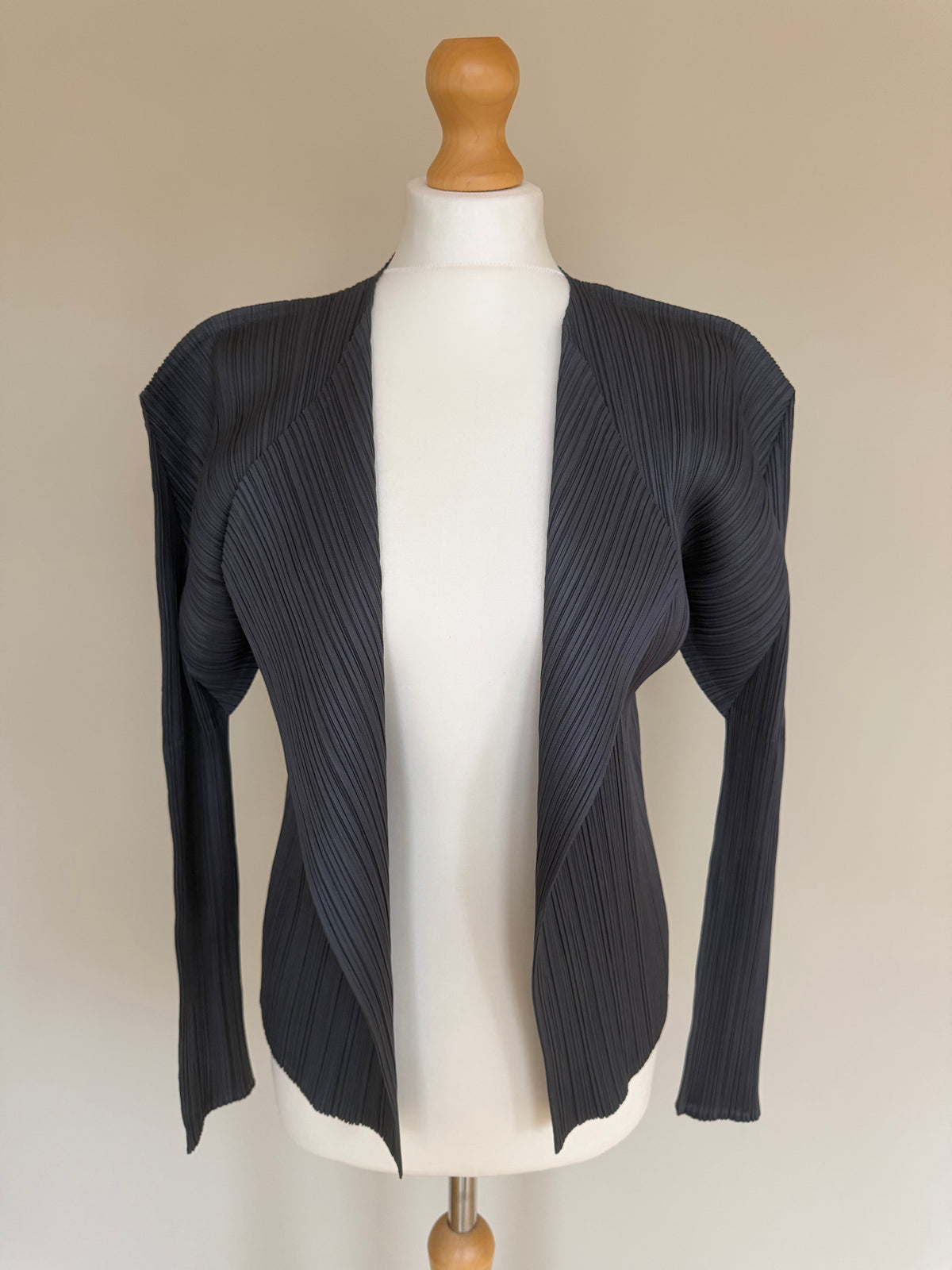 Issey Miyake Pleats Please AW10 Charcoal Grey Crossover Wrap Cardigan Jacket with Pockets - M/L (4)