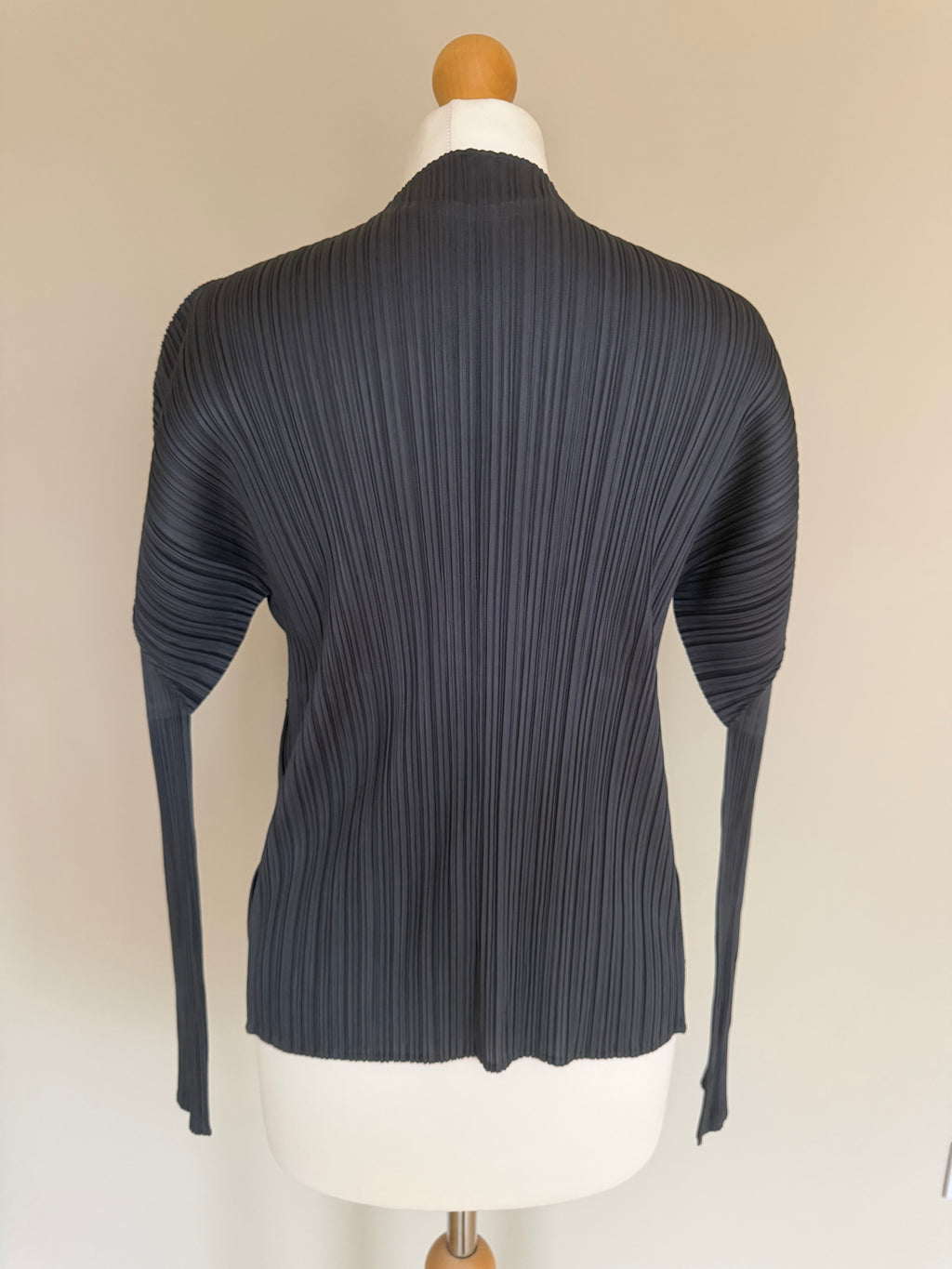 Issey Miyake Pleats Please AW10 Charcoal Grey Crossover Wrap Cardigan Jacket with Pockets - M/L (4)
