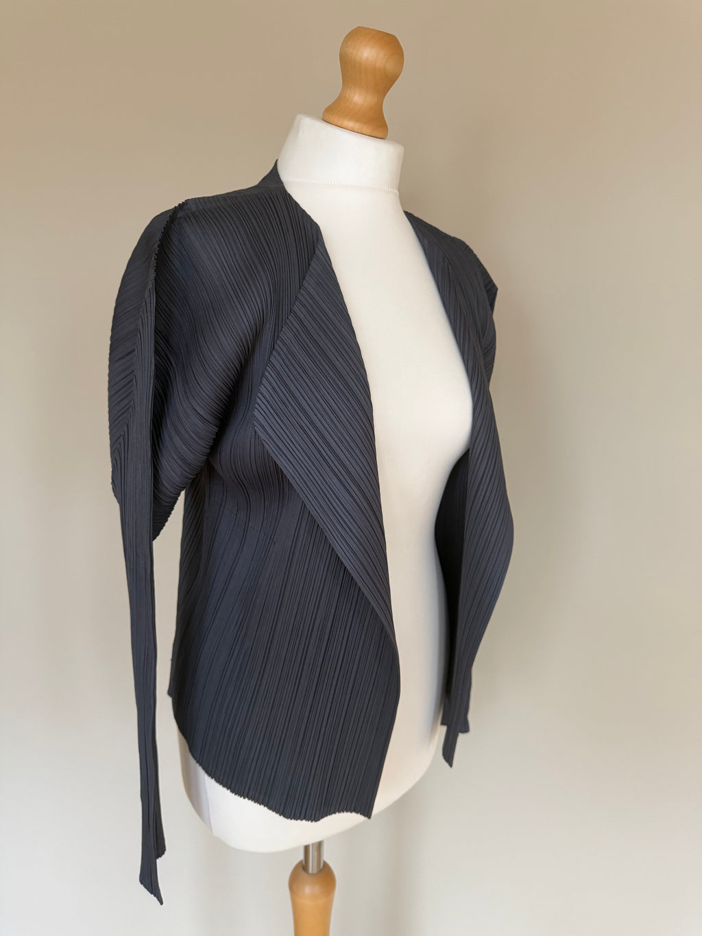 Issey Miyake Pleats Please AW10 Charcoal Grey Crossover Wrap Cardigan Jacket with Pockets - M/L (4)