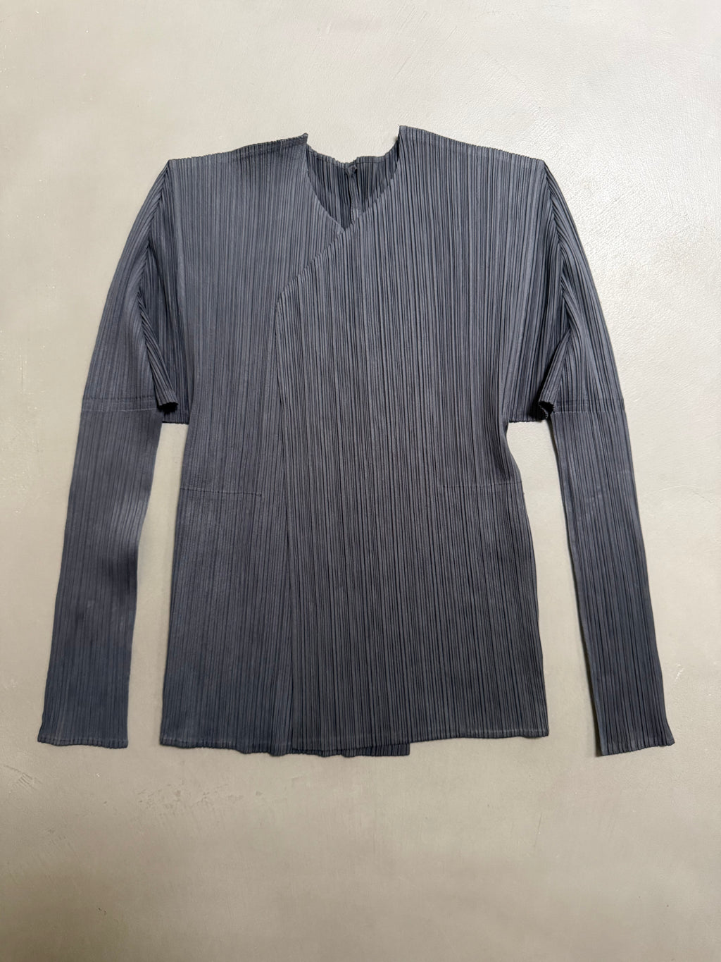 Issey Miyake Pleats Please AW10 Charcoal Grey Crossover Wrap Cardigan Jacket with Pockets - M/L (4)