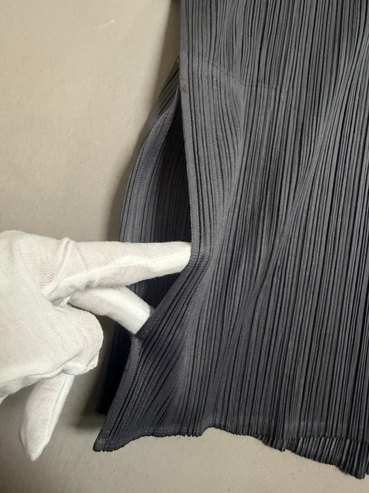 Issey Miyake Pleats Please AW10 Charcoal Grey Crossover Wrap Cardigan Jacket with Pockets - M/L (4)