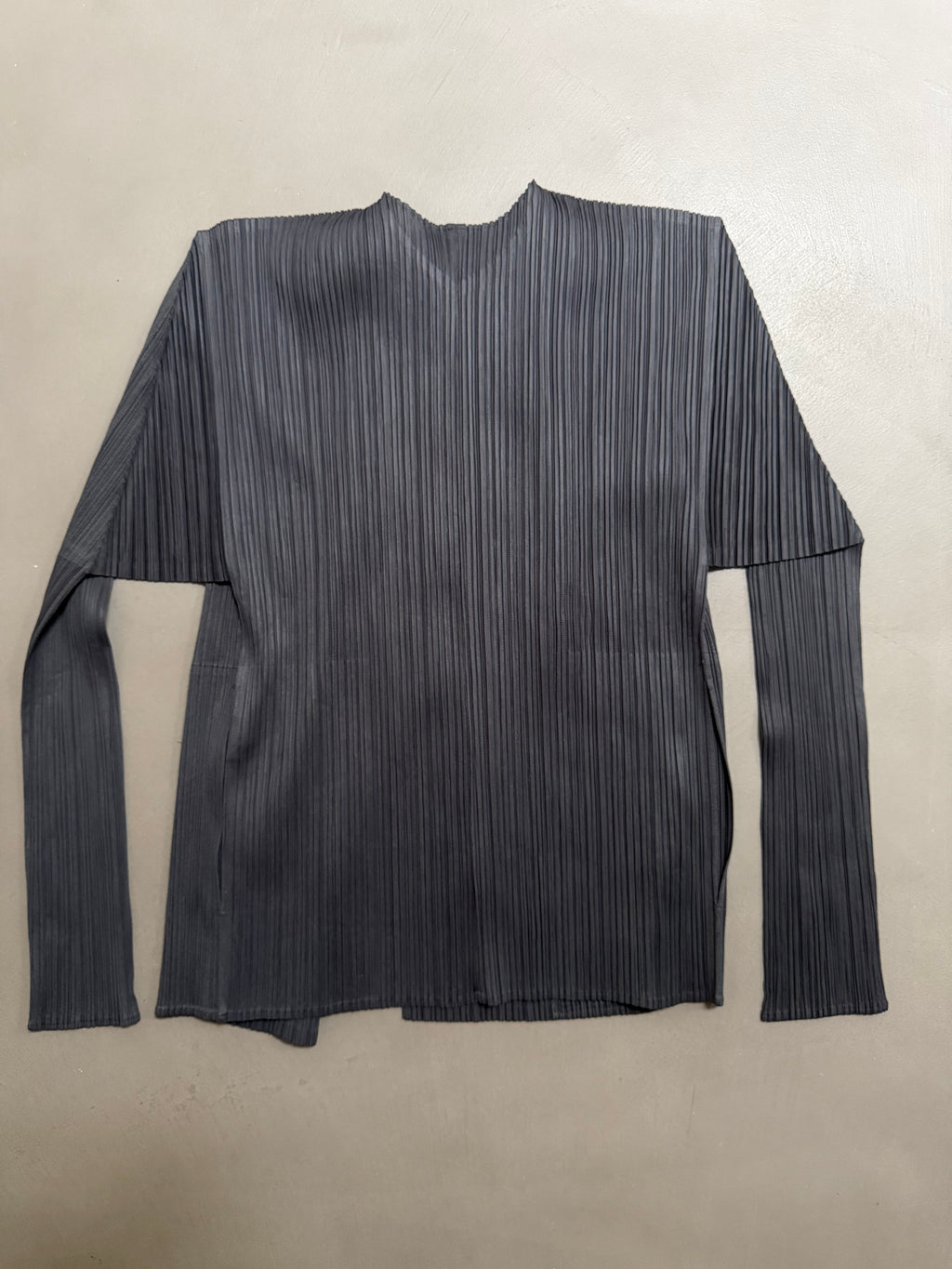 Issey Miyake Pleats Please AW10 Charcoal Grey Crossover Wrap Cardigan Jacket with Pockets - M/L (4)