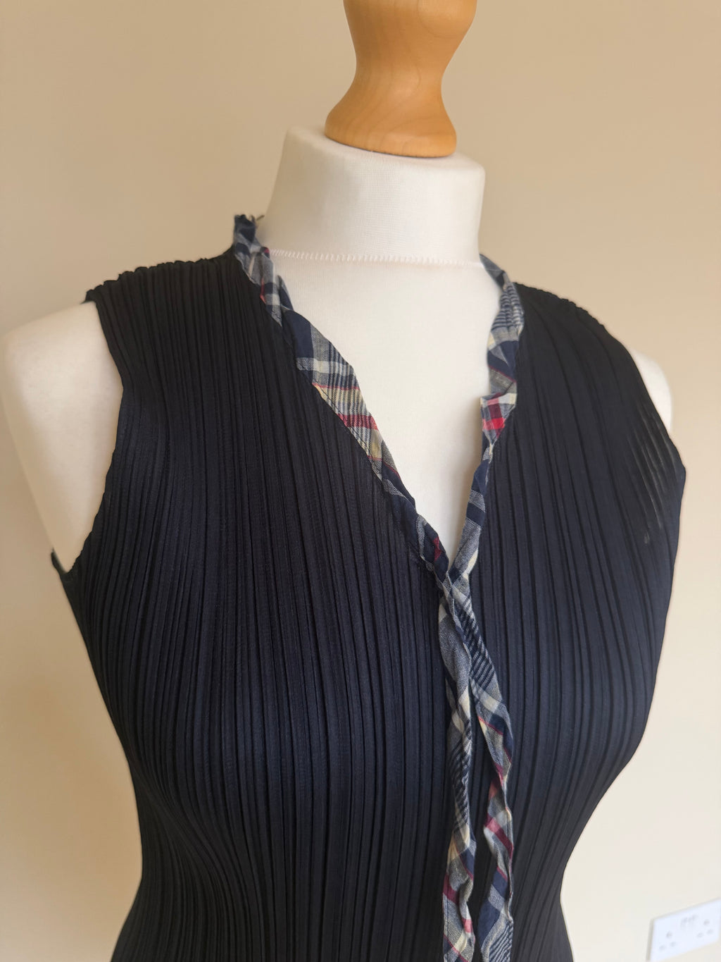 Issey Miyake Pleats Please SS03 Sleeveless Top with Tartan Plaid Ruffled Neck Tie - M (3)