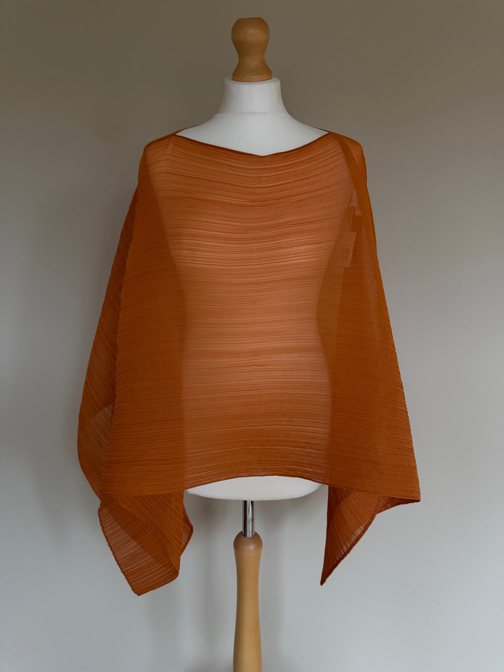 Issey Miyake Pleats Please NWT Madame-T Convertible Pleated Stole Poncho Shawl - OS