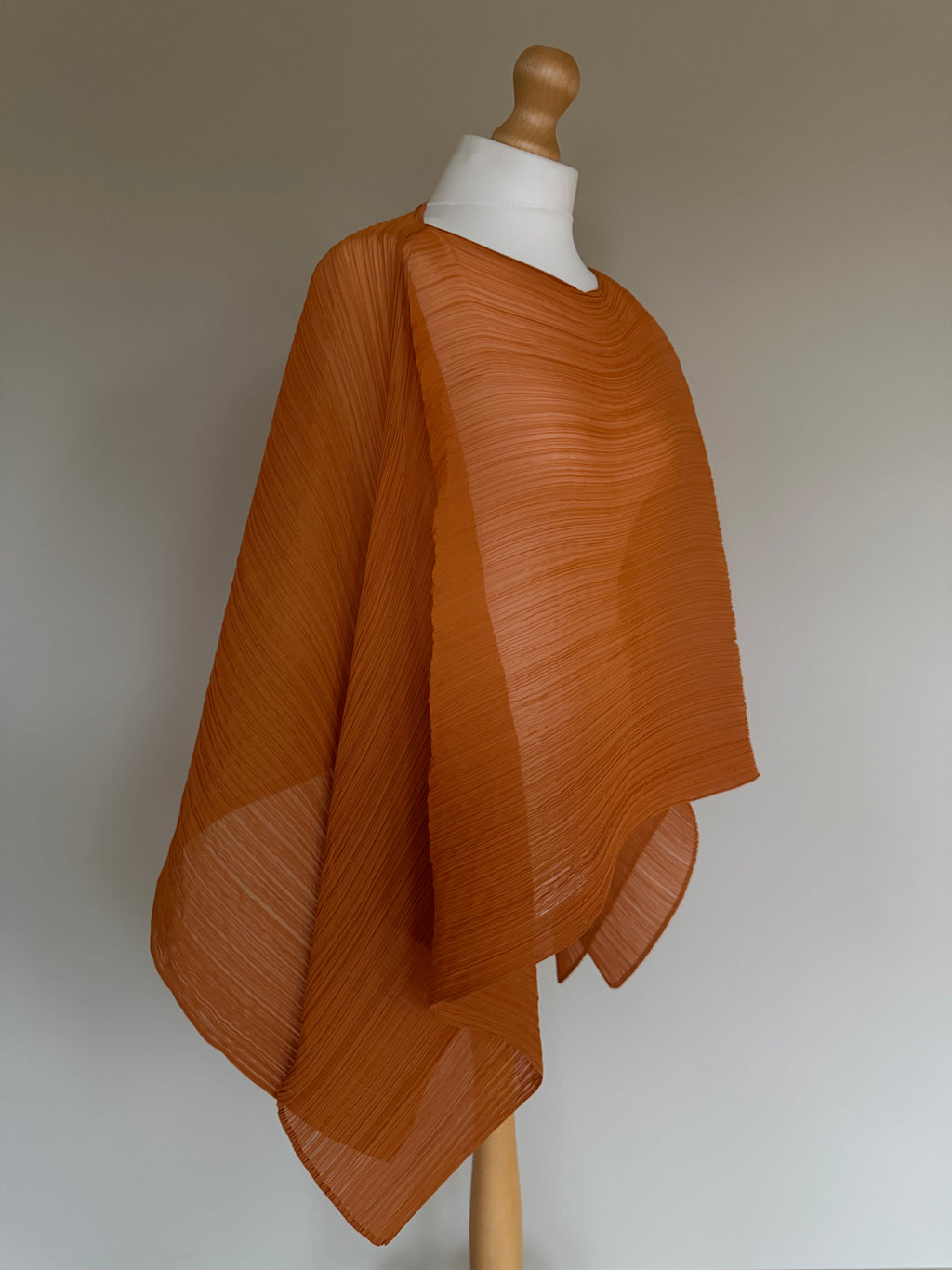 Issey Miyake Pleats Please NWT Madame-T Convertible Pleated Stole Poncho Shawl - OS