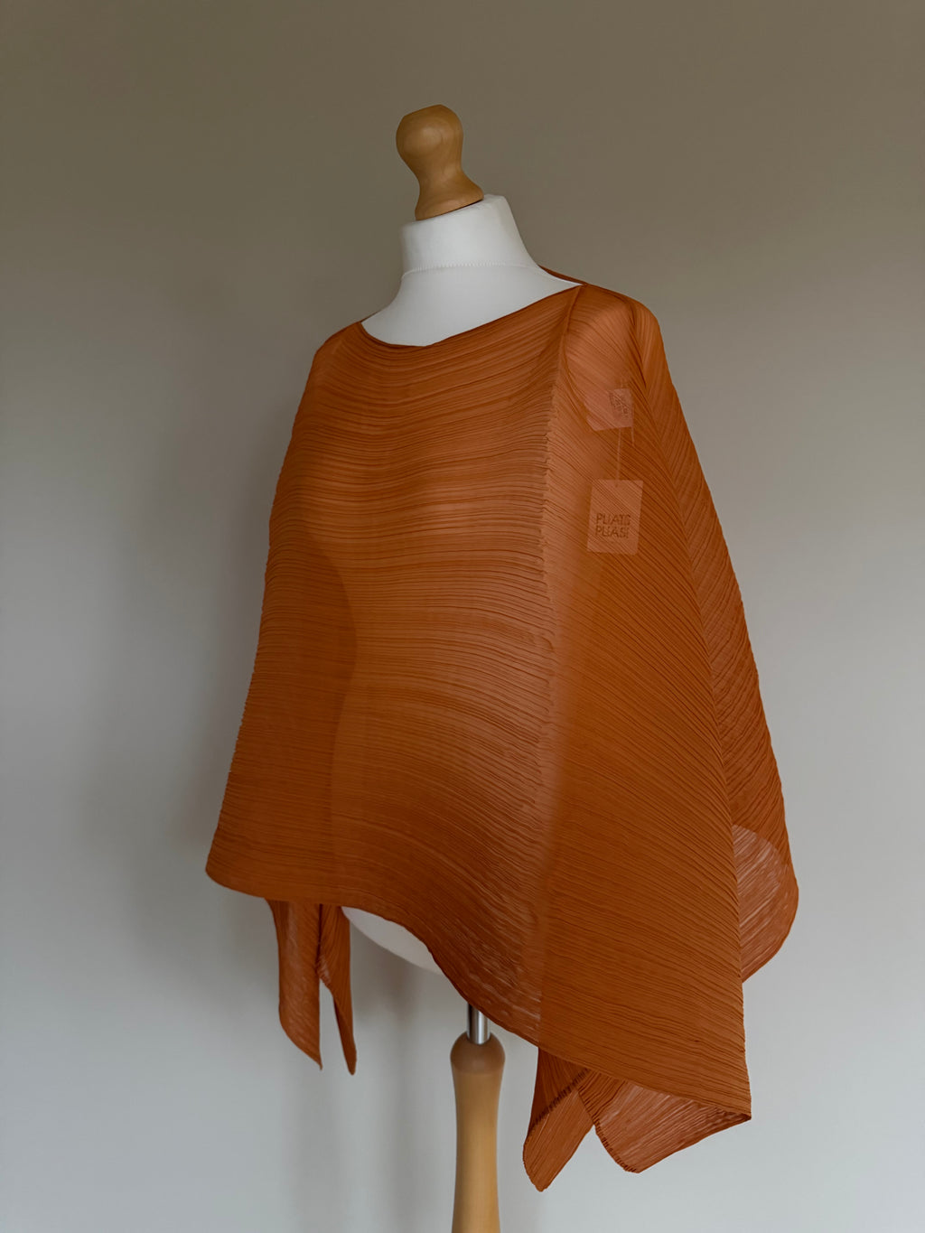 Issey Miyake Pleats Please NWT Madame-T Convertible Pleated Stole Poncho Shawl - OS