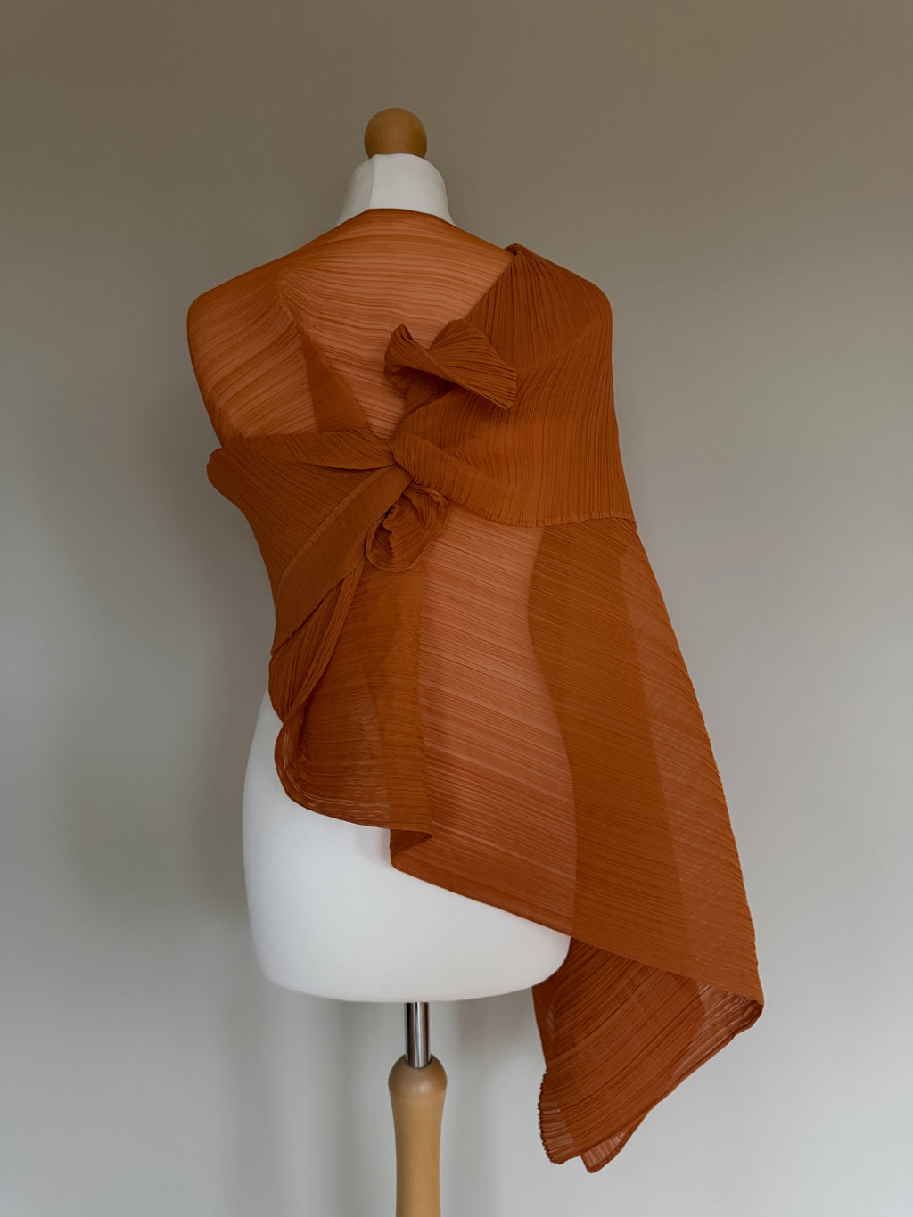 Issey Miyake Pleats Please NWT Madame-T Convertible Pleated Stole Poncho Shawl - OS